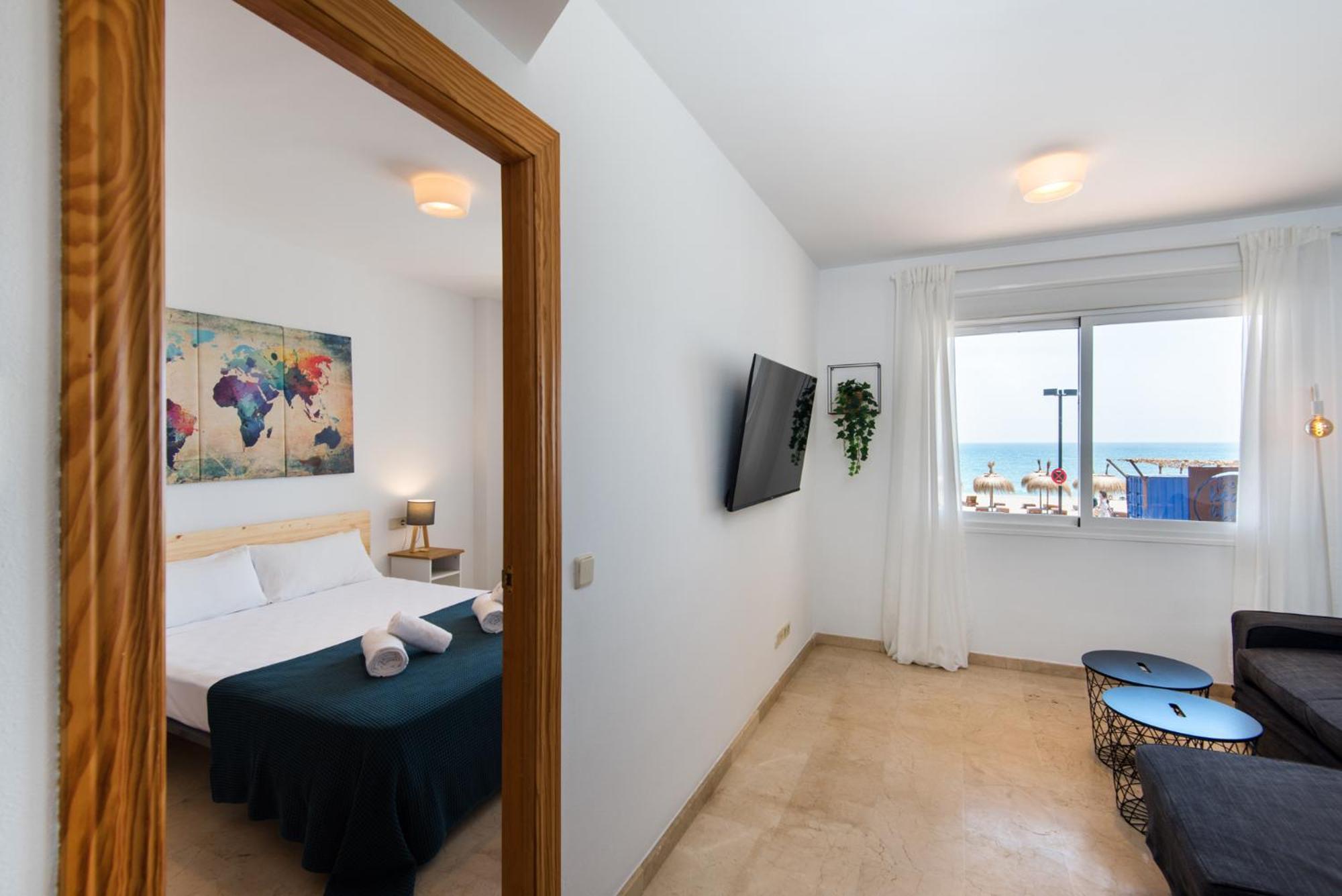 Madeinterranean Beach- Higueron Front Line Appartamento
